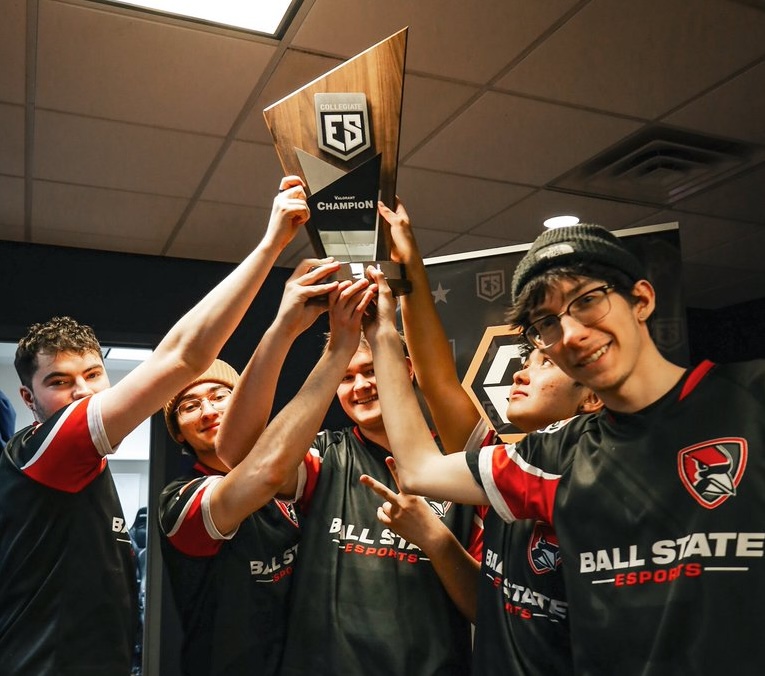 The Ball State Esports Valorant team holds up their first place trophy. 