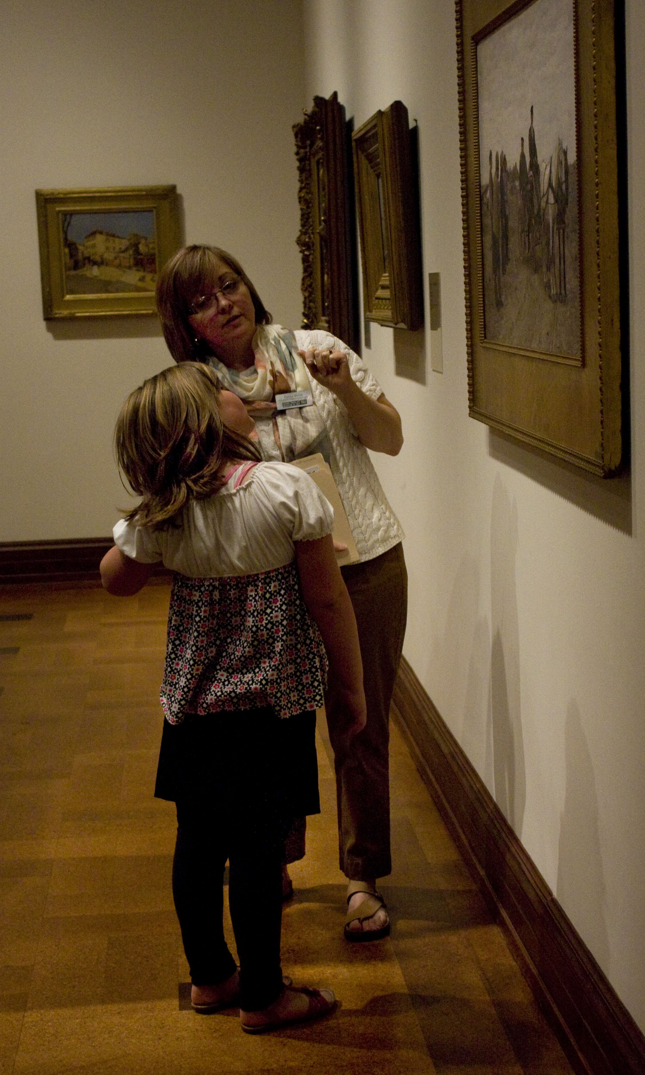 Cathy Bretz has asked the young girl to explain what she sees.